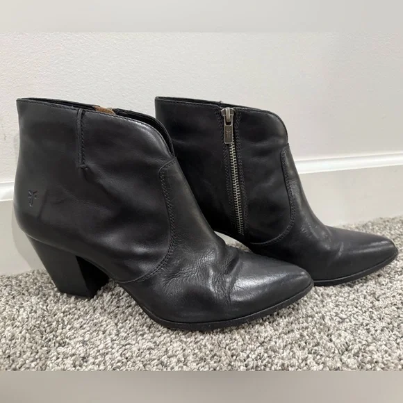 Frye Jennifer Black Leather Ankle Booties, size 9.5 - Picture 2 of 16